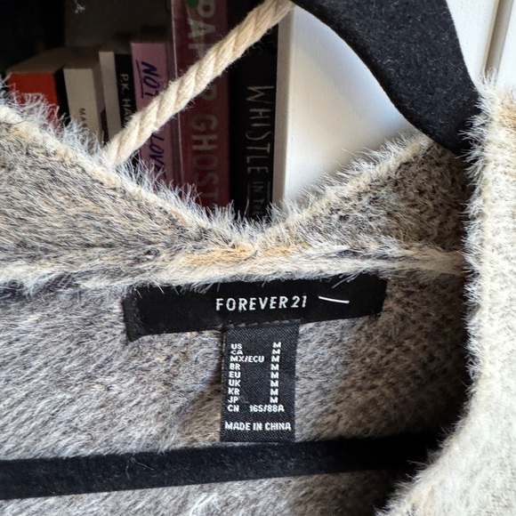 Forever 21 cheetah print oversized knit fuzzy cape cardigan shawl sweater - Picture 3 of 5